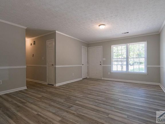 2nd image of 215 Woodridge Cir