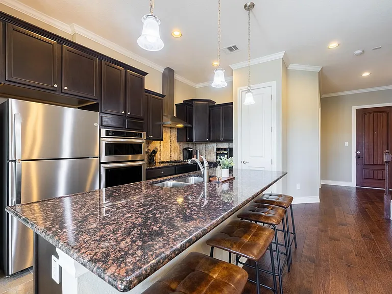 205 Adams St — Photo 8