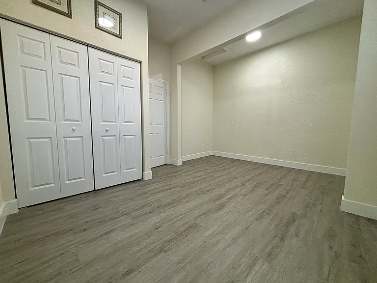 110 S Hollywood Ave — Photo 7