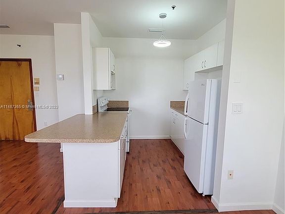 5th image of 1502 Jefferson Ave APT 305