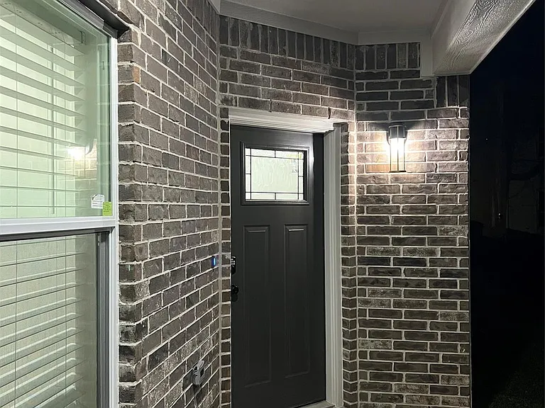 817 Center St — Photo 35
