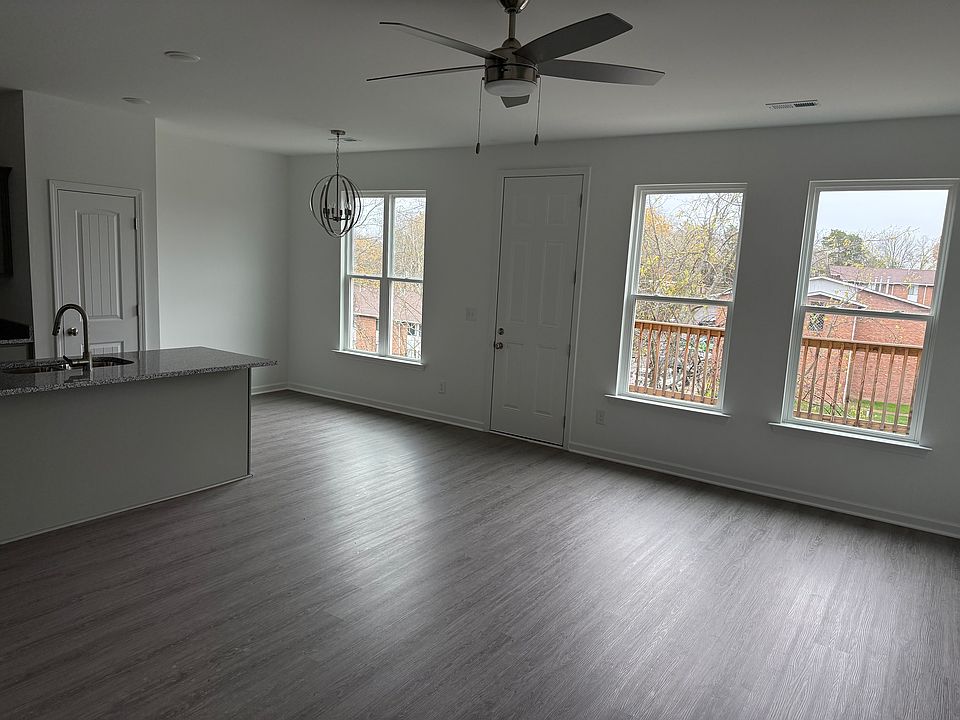 Open kitchen, dining room and living room area.