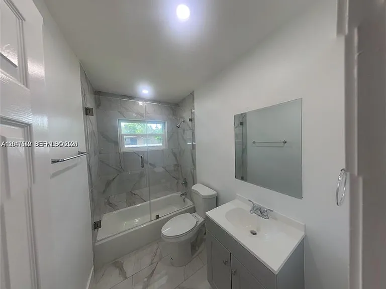 2701 NW 105th Ter — Photo 13