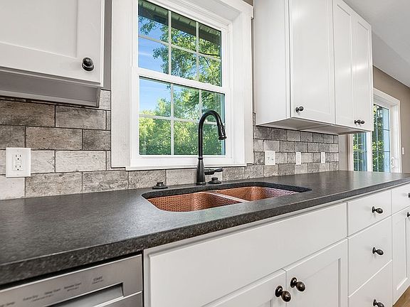 3rd image of 4638 Wallace Rd