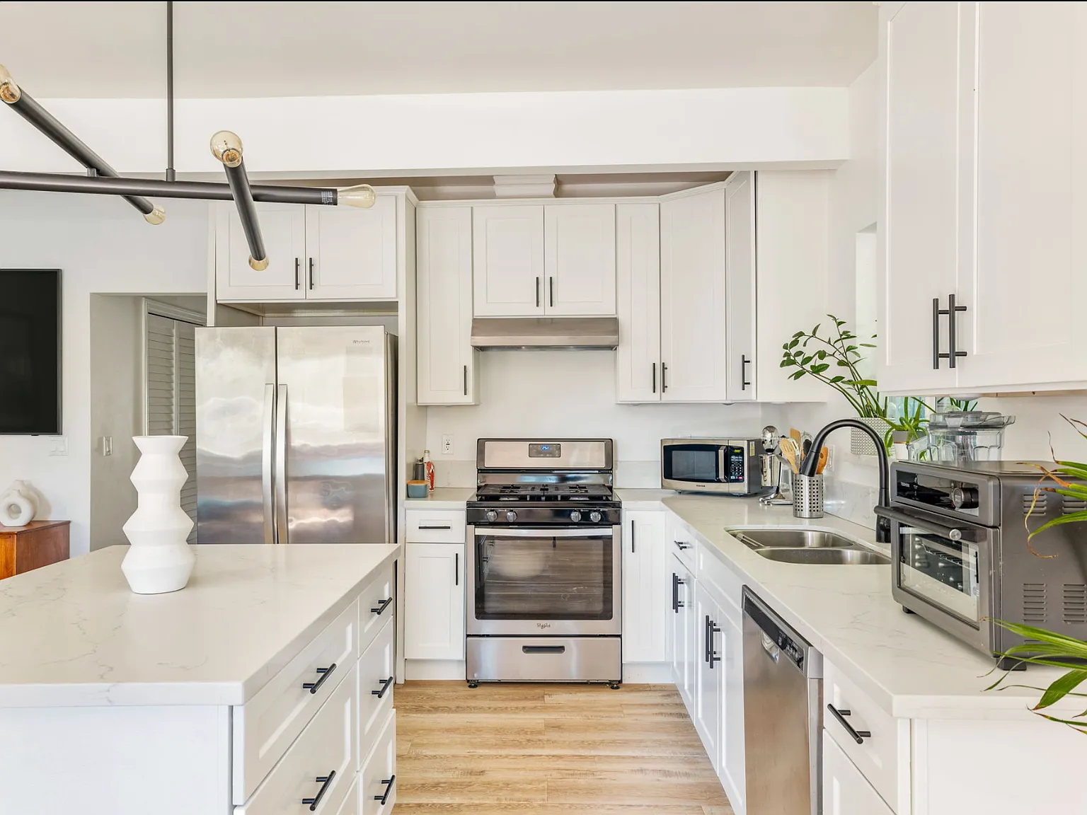 3 bed, 1200 sqft, $4,500 — Photo 4