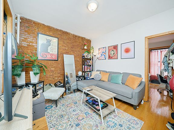 2nd image of 333 W 43rd St APT 5A