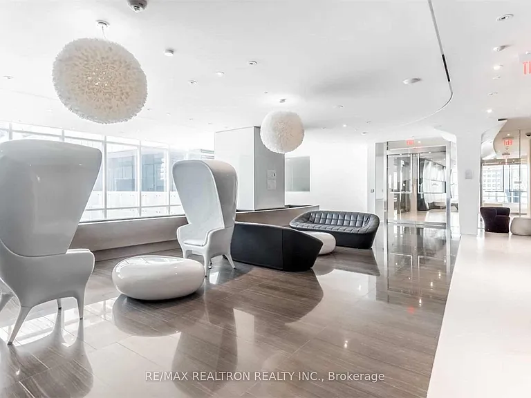 1 Bloor St E #12 — Photo 32