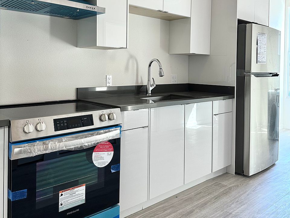 718 ster St Oakland CA Zillow