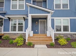 6622 S Square Ln, Rockford, MI 49341