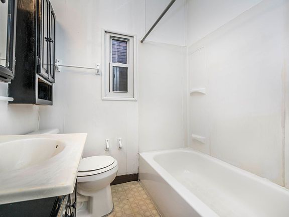 3rd image of 170 Ormsby Ave Floor 2
