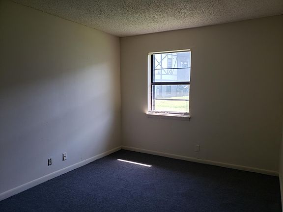 5th image of 270 Tampa Dr #1