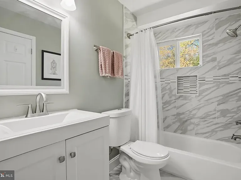 810 Venice Dr — Photo 10