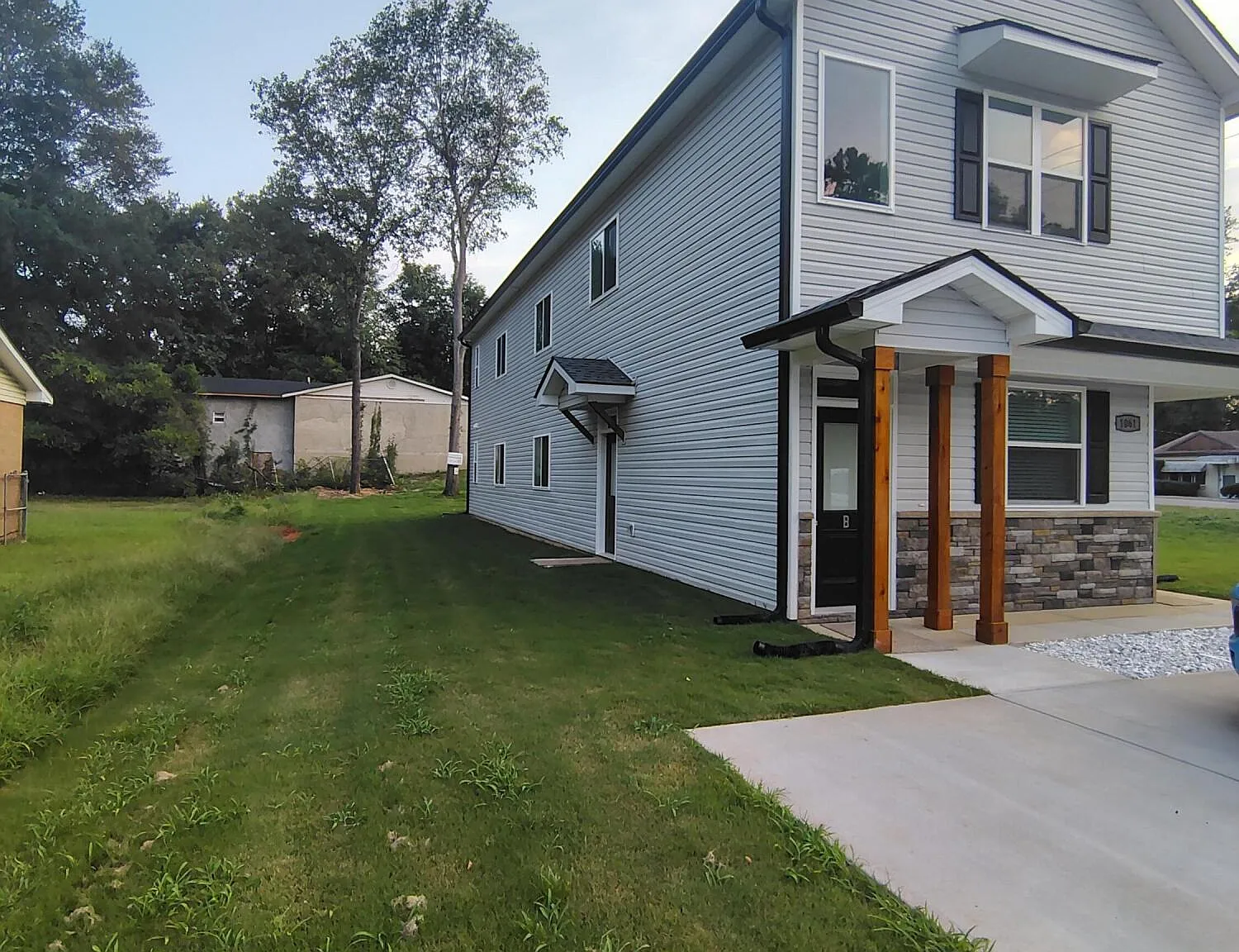 3 bed, 2.0 bath, 1350 sqft, $1,600 — Photo 2