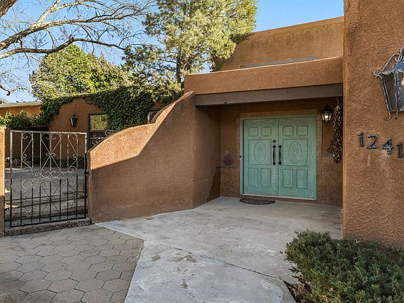 4th image of 12412 Chelwood Pl NE