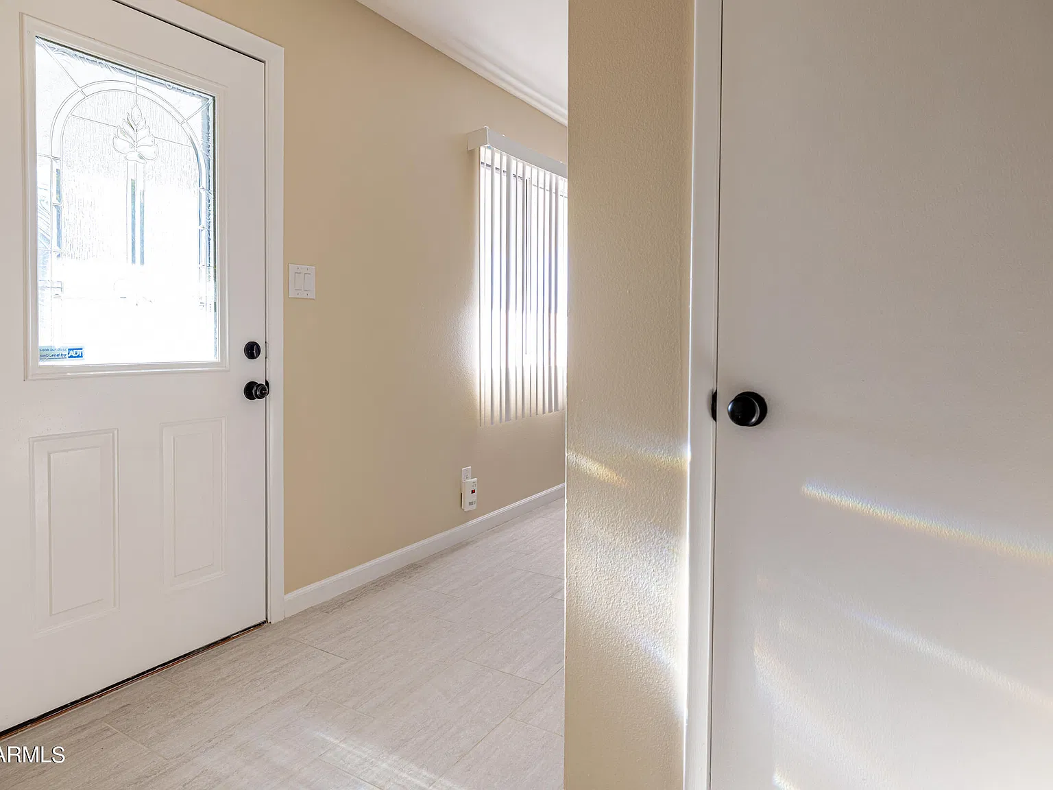 3 bed, 2.0 bath, 1401 sqft, $1,725 — Photo 2