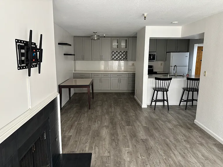 1400 Carpentier St #131 — Photo 4