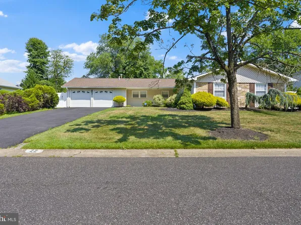 22 Torrington Ln, Willingboro, NJ 08046