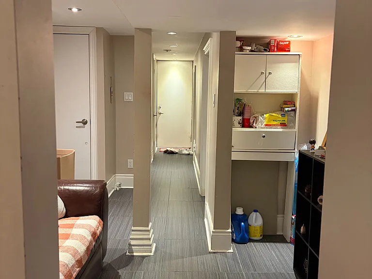 247 Lansdowne Ave #BASEMENT — Photo 11