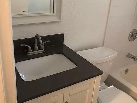2nd image of 1006 Lexington St Floor 1006