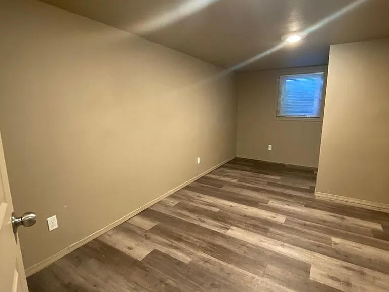 5 bedroom, 2 bath House-Cheney! Right on campus!! — Photo 19