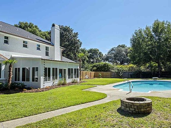 4th image of 3175 Hyde Park Pl