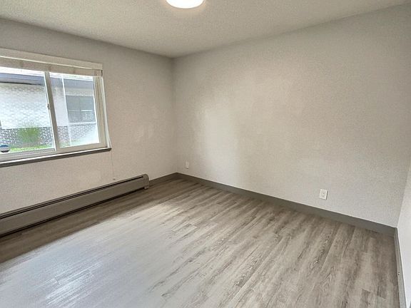 4th image of 250 W Ellsworth Ave