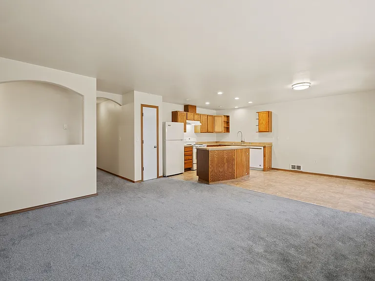 117 Violet Meadow St E — Photo 7