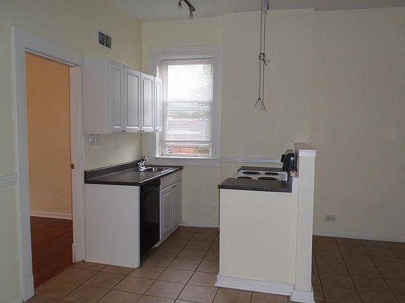 4th image of 2859 Indiana Ave
