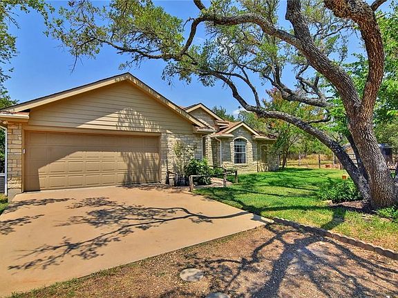 4th image of 925 E Creek Dr