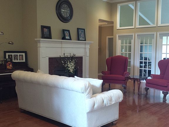 3rd image of 2 Waterford Cir