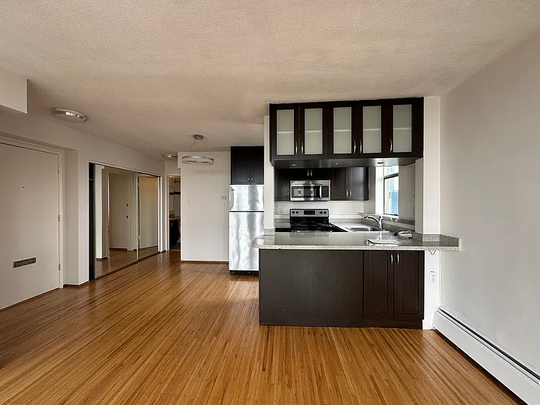 1100 Jervis St — Photo 26