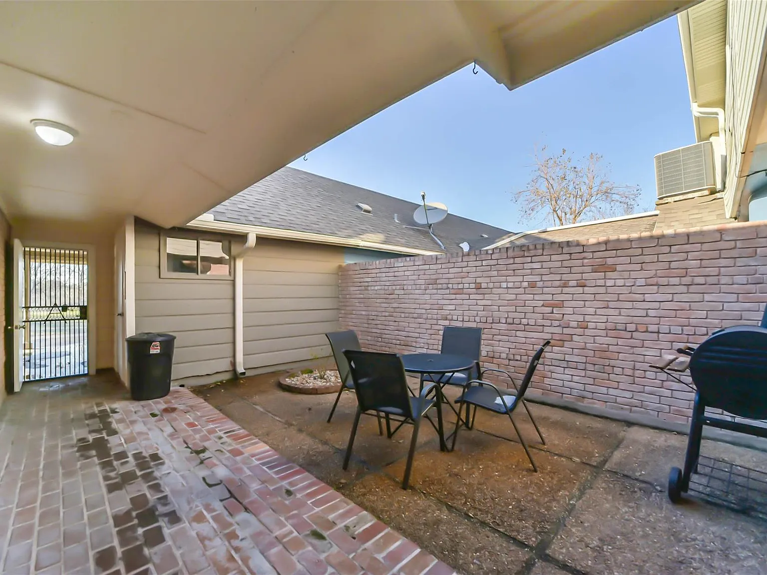 2 bed, 1.5 bath, 1088 sqft, $1,800 — Photo 4