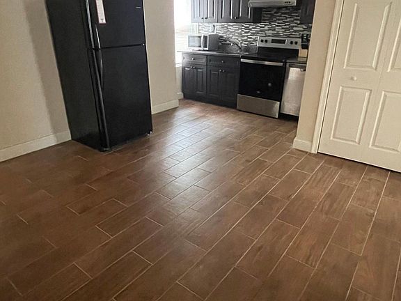 3rd image of 1020 Callowhill St APT 3A