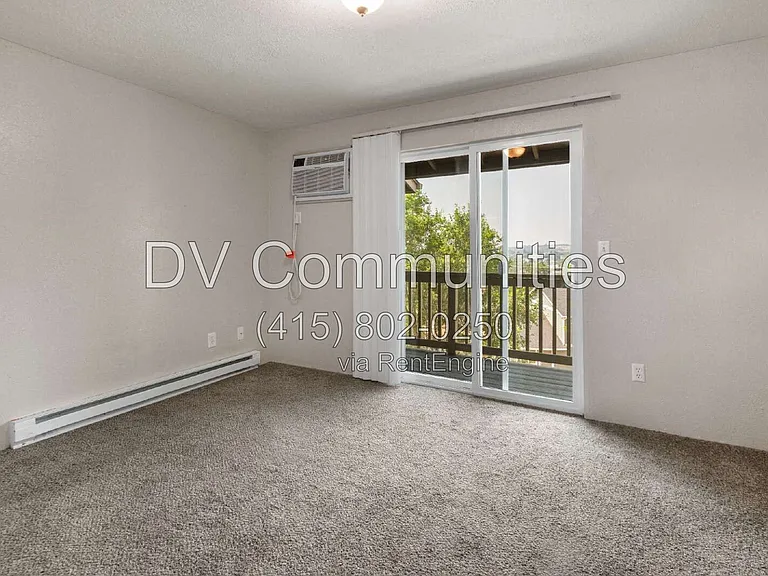 389 NE 10th St #22 — Photo 9