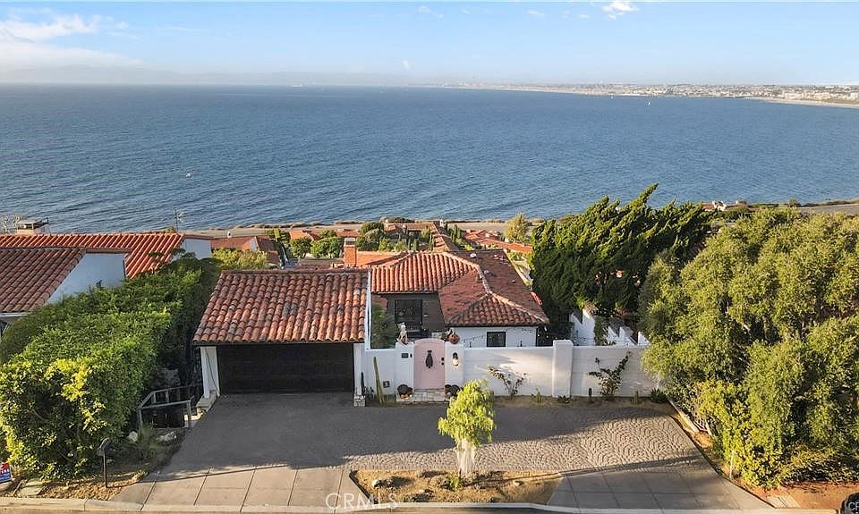 1st image of 615 Palos Verdes Dr W