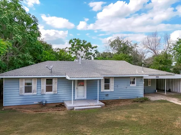 1521 W Groesbeck St, Stephenville, TX 76401