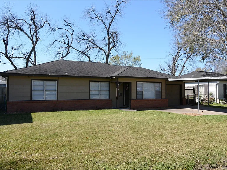 2215 Silverbonnet St — Photo 1