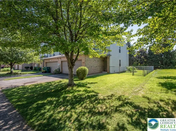 2810 Sequoia Dr, Macungie, PA 18062