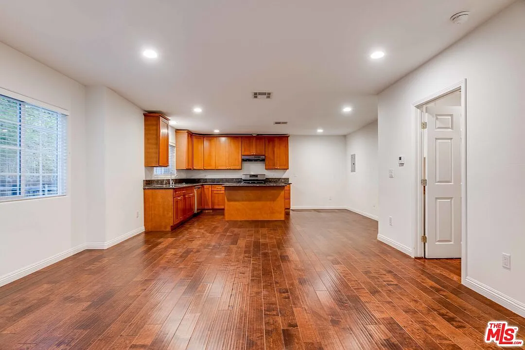 2 bed, 2.0 bath, 1100 sqft, $3,350 — Photo 1
