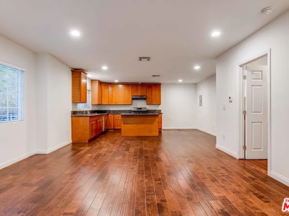 4848 Oakwood Ave, Los Angeles, CA 90004