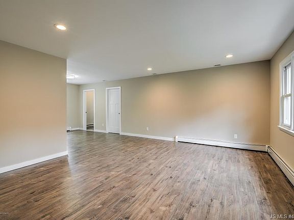 5th image of 1041 9th Ave