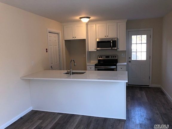 4th image of 56 Meadow Ave