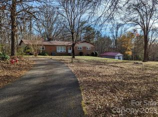 1180 Guy Rd, Hickory, NC 28602