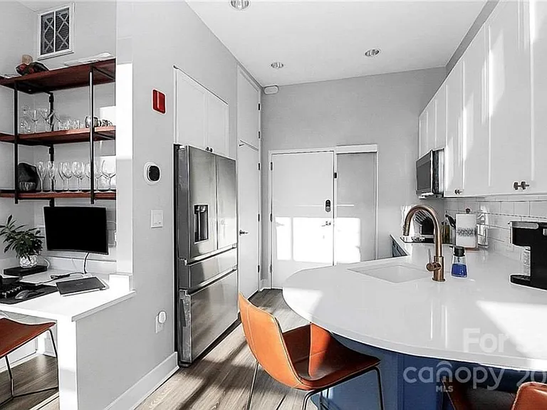 514 10th St #406 — Photo 2
