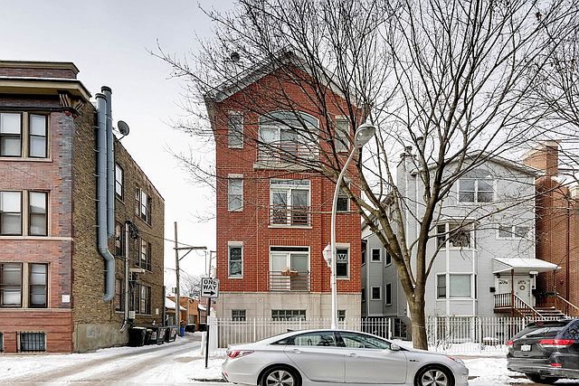 1st image of 3918 N Greenview Ave APT 1W