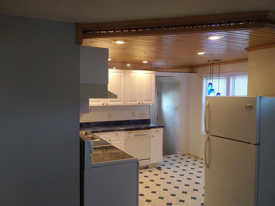 2nd image of 1132 S Greenwich St