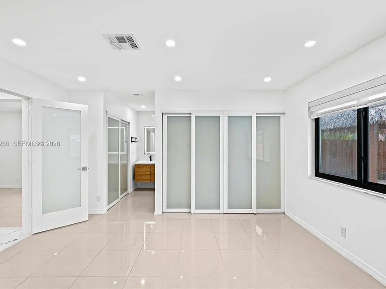 732 SW 95th Ter — Photo 15