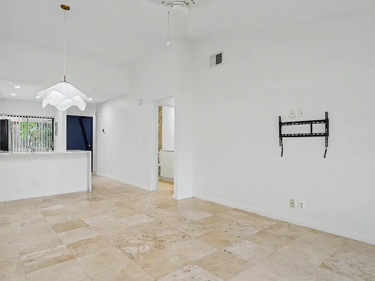 3939 NE 5th Ave #A201 — Photo 5