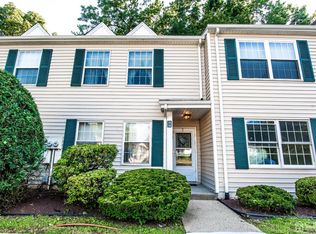 15C Hanover Sq #C, Middlesex, NJ 08846