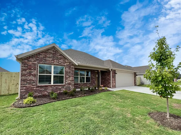 925 Sugar Pine St, Tontitown, AR 72762